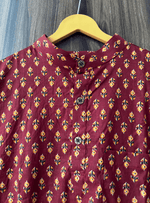 Load image into Gallery viewer, Kesar Buti Print Short Kurta - Sanganeri Print