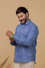 Load image into Gallery viewer, Handcrafted Rajasthan Lahriya royal blue print shirt by Rangat Jaipur