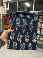 Load image into Gallery viewer, Black Paisley Print Sanganeri Cotton Short Kurta for Men