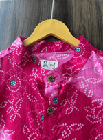 Load image into Gallery viewer, Men’s Handcrafted Bandhani Short Kurta – Rani Pink Tie-Dye Print
